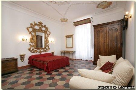 ローマ ナヴォナ ゴヴェモ ヴェチオ Bed & Breakfast エクステリア 写真
